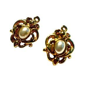 Vintage clip on earrings ornate gold & faux Pearl classic 80’s elegant bridal